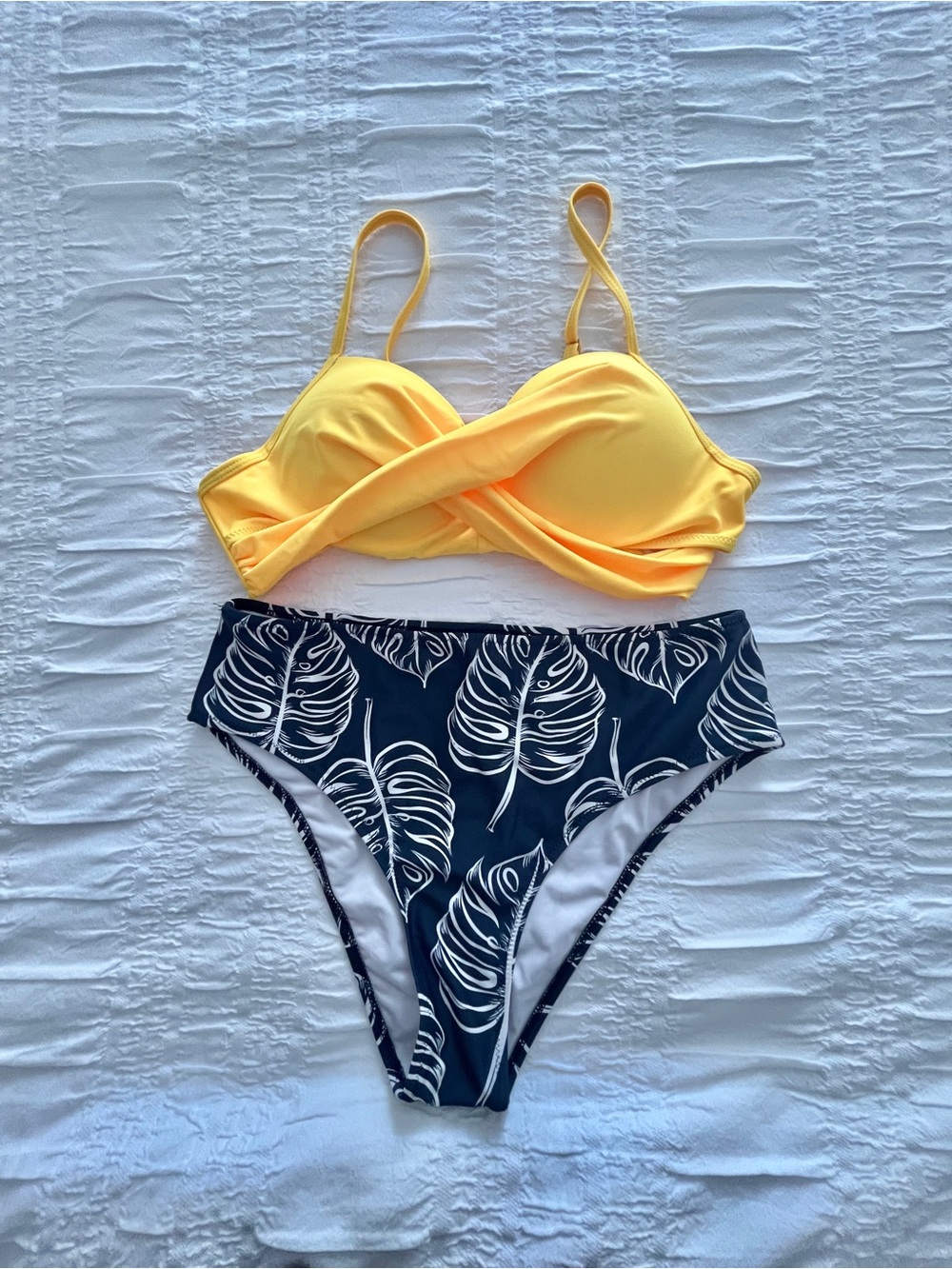 Cupshe Yellow Twist Bikini Top with Blue & White Leaf Print Bottom size Large